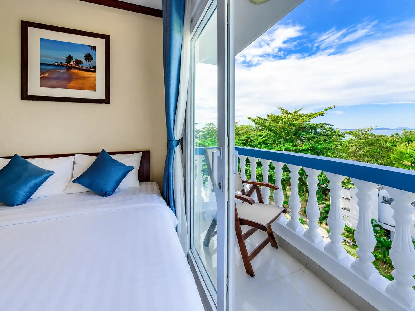Phòng Deluxe Giường Đôi hoặc 2 Giường Đơn có Ban công - Brenta Phu Quoc Hotel